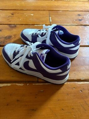 Nike Kids Low-Top Sneakers in White and Purple